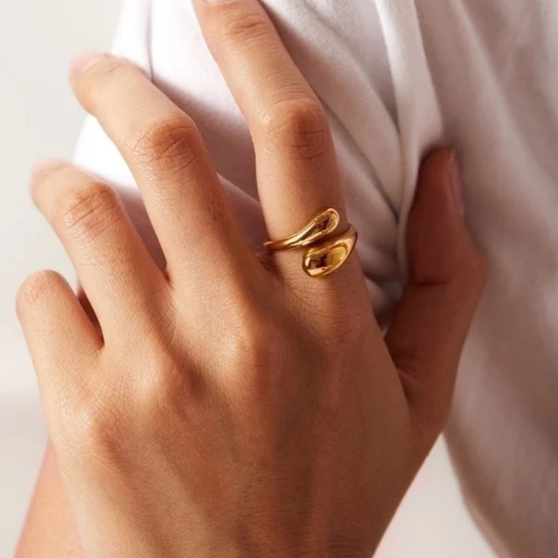 Teardrop Hugging Ring